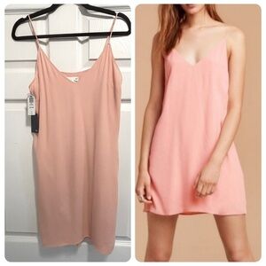 NWT Aritzia Wilfred Free VIVIENNE Camisole Slip Dress Coral Pink Size Small NEW